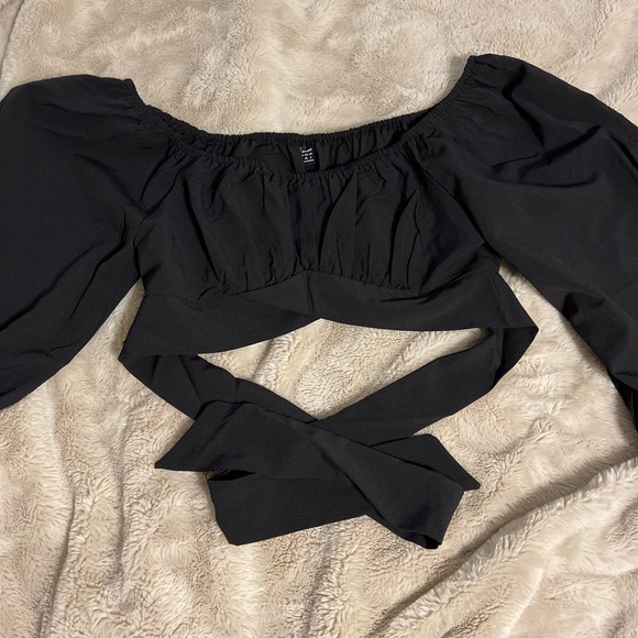 Long sleeve black crop top - Picture 1 of 3